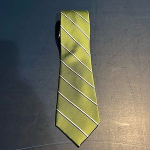 NWOT 100% silk men’s necktie from The Tie Bar.com 60” long by 4” wide